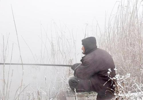 建议钓友，冬季外出钓鱼，要随身携带暖身贴