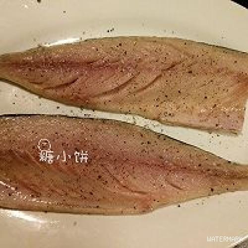 【黑椒盐烤鲭鱼Mackerel】附：内脏清理及鱼肉分片
