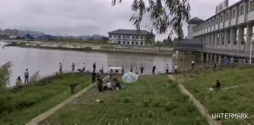 安徽滁州水库泄洪，有人几小时钓了300斤