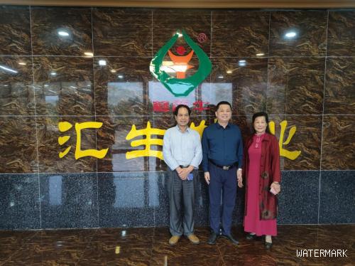 中国杰出集团董事长刘杰应邀考察桂西牛生态养殖示范基地