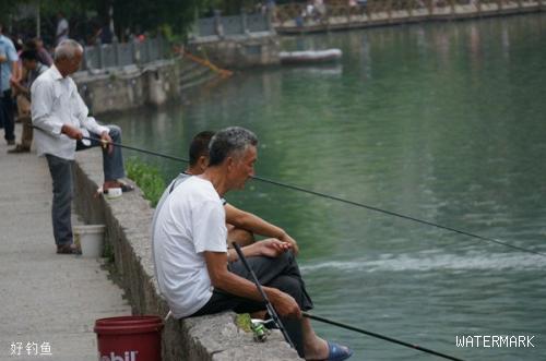 详谈提高中老年钓鱼技巧的方法
