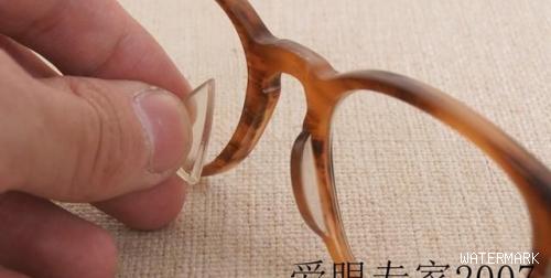 眼镜镜片坏了能用胶水粘上吗,眼镜坏了拿胶水粘还能修吗